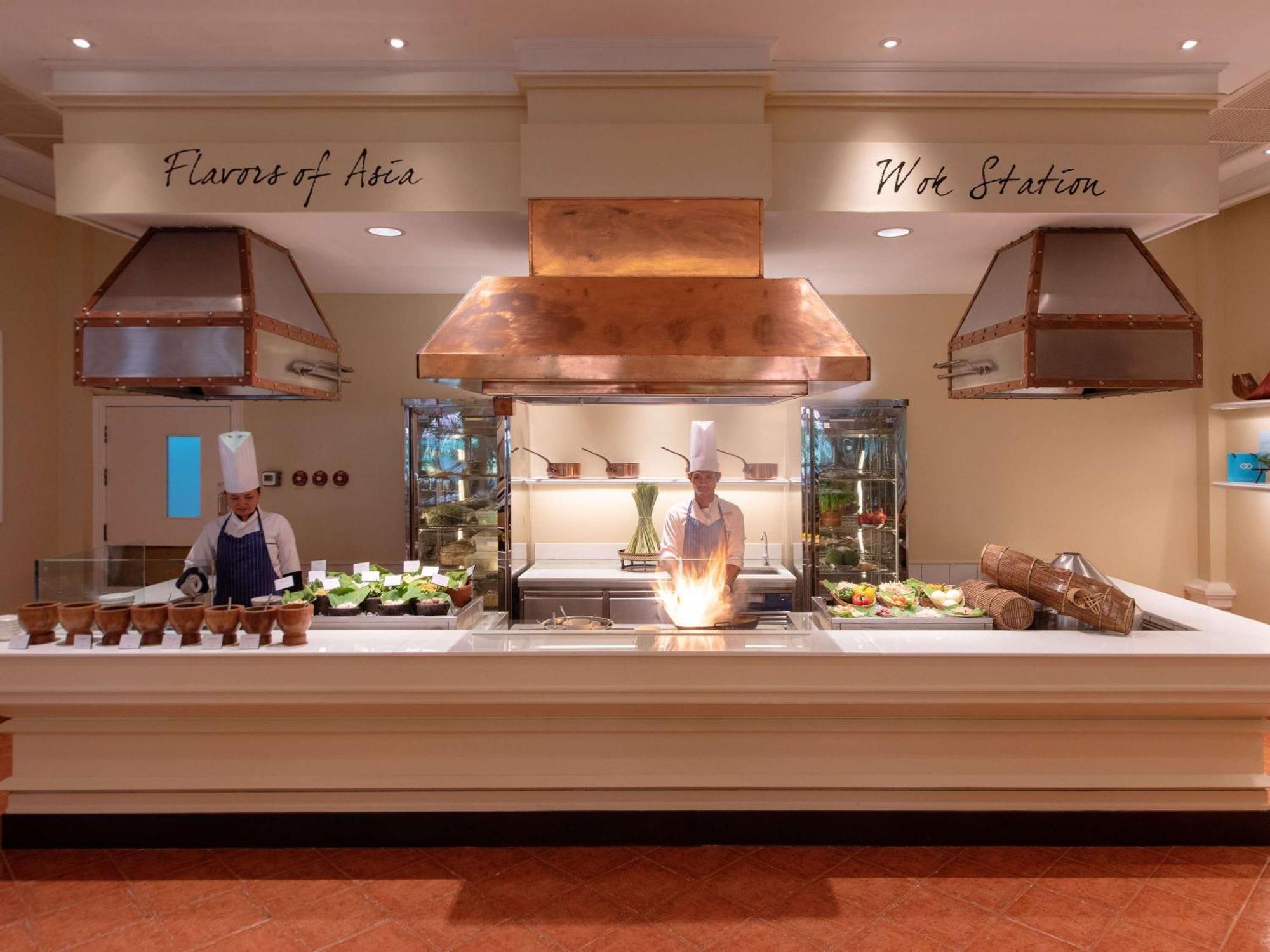Sofitel Angkor Phokeethra Golf & Spa Resort Siem Reap Exterior photo